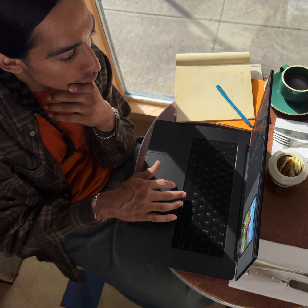 Apple MacBook Pro (14" 2023, M3 Pro) 3